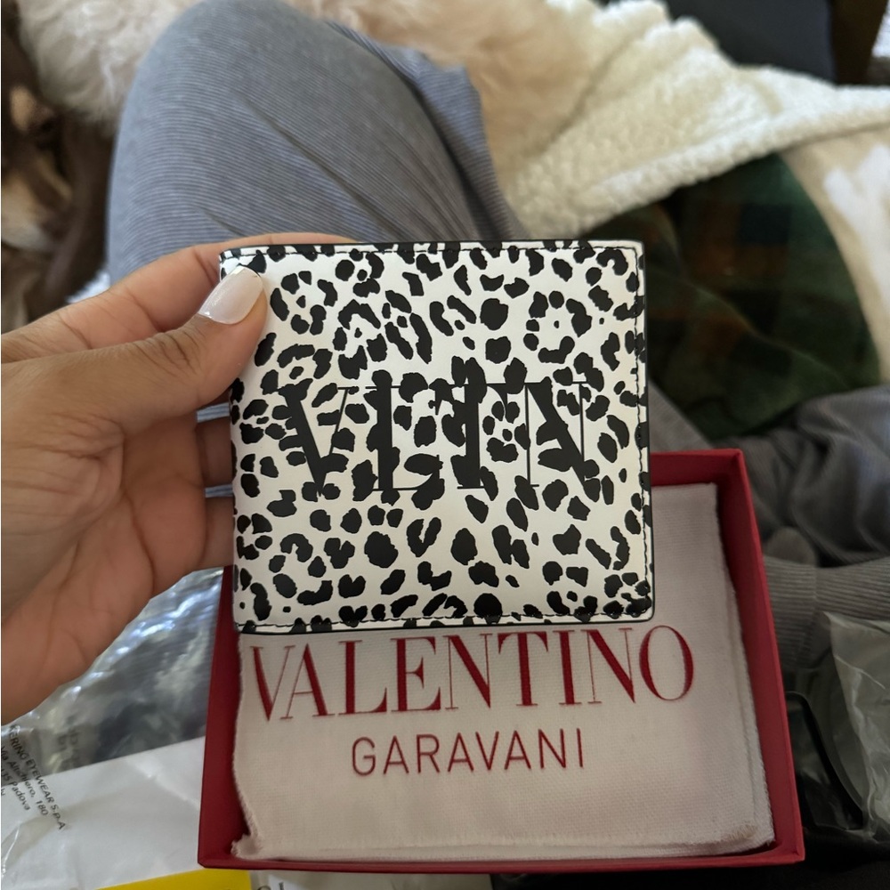 VALENTINO GARAVANI Leopard Logo Leather Bifold Wallet NWT